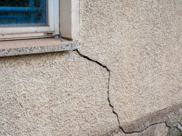 Stucco Crack Repair